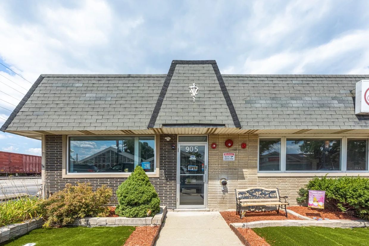 The brick exterior of Countryside Animal Hospital at 905 E. 31st Street, LaGrange Park
